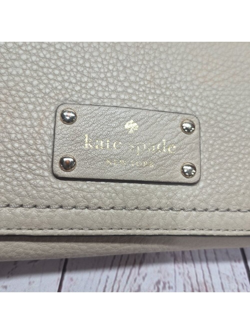 Kate Spade New York Clutch Wallet Med Pebbled Beige Bifold ~Zippered Storage - Picture 2 of 8
